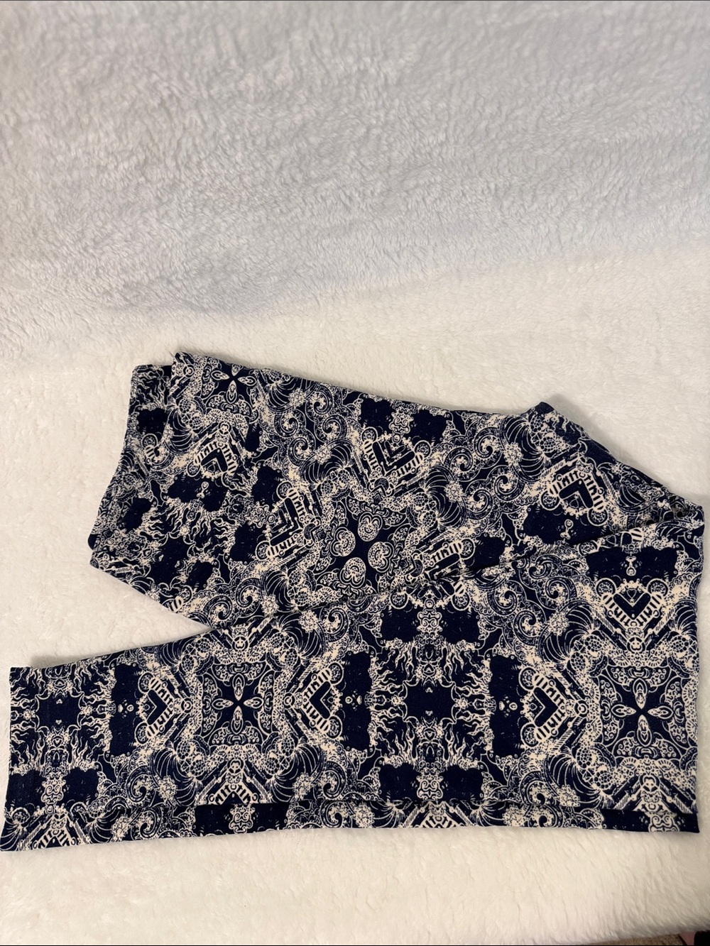 LuLaRoe Navy and Cream Paisley Print Leggings